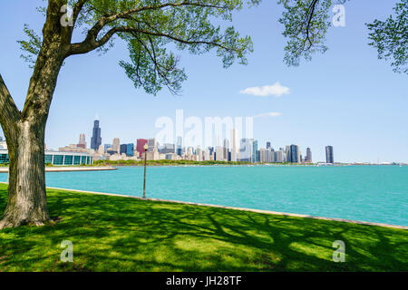Lake Michigan und Stadt Skyline, Chicago, Illinois, Vereinigte Staaten von Amerika, Nordamerika Stockfoto
