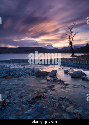 Sonnenuntergang über Ben Lomond und Loch Ard in der Nähe von Aberfoyle in Lomond Trossachs National Park, Stirling, Schottland, Großbritannien Stockfoto