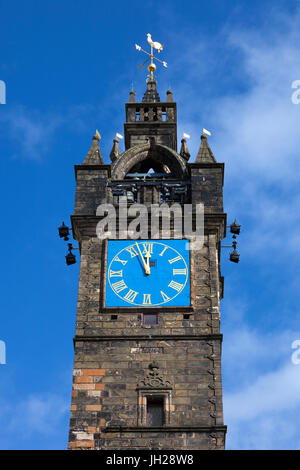 Close up Portrait of The Tolbooth Steeple (Uhrturm), Glasgow Cross, Revolution, Merchant City, Glasgow, Schottland, Vereinigtes Königreich Stockfoto