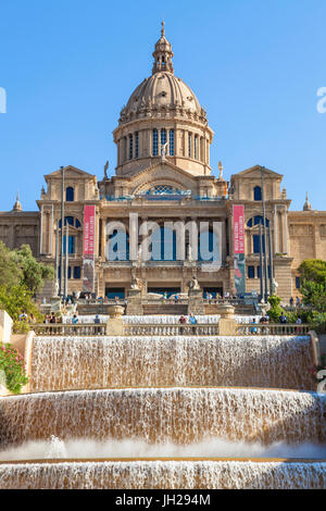 Der magische Brunnen von Montjuic unterhalb des Palau Nacional, MNAC, National Art Gallery, Barcelona, Katalonien (Catalunya), Spanien Stockfoto