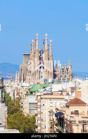 Skyline Blick auf La Sagrada Familia von Antoni Gaudi, UNESCO-Weltkulturerbe, Barcelona, Katalonien (Catalunya), Spanien, Europa Stockfoto