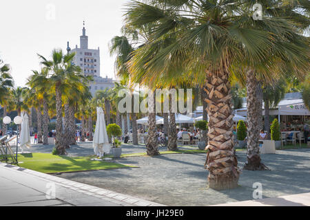 Restaurant am Paseo del Muelle Uno in Marina Malaga, Malaga, Costa Del Sol, Andalusien, Spanien, Europa Stockfoto