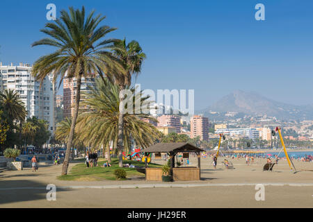 Beliebten Stadtstrand Playa la Malagueta, Malaga, Costa Del Sol, Andalusien, Spanien, Europa Stockfoto