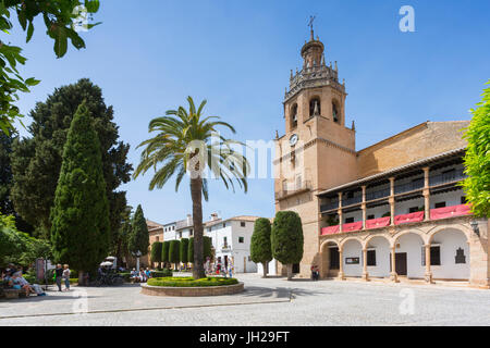 Ansicht der Parroquia Santa María la Mayor in Plaza Duquesa de Parcent, Ronda, Andalusien, Spanien, Europa Stockfoto