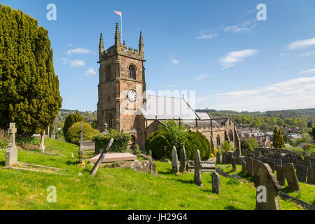 Ansicht von Matlock Pfarrkirche im Frühling, Stadt Matlock, Derbyshire Dales, Derbyshire, England, Vereinigtes Königreich, Europa Stockfoto