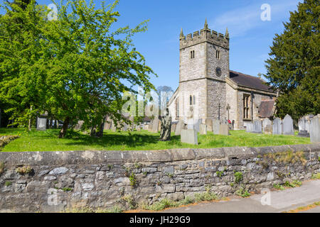 Die Pfarrkirche in Ashford im Wasser im Frühling, Derbyshire Dales, Derbyshire, England, Vereinigtes Königreich, Europa Stockfoto