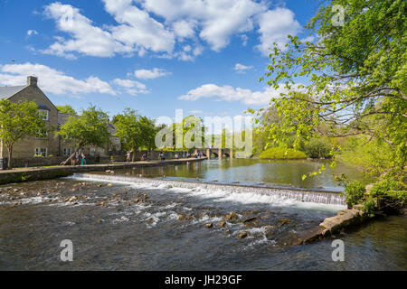 Blick auf Fluss Wye durchströmenden Bakewell, Derbyshire Dales, Derbyshire, England, Vereinigtes Königreich, Europa Stockfoto