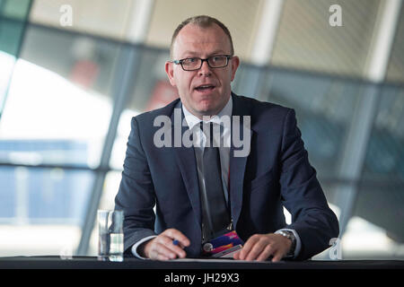 Craig Spence, Director of Media and Communications bei dem Internationalen Paralympischen Komitee, während der Pressekonferenz im Aquatics Centre in Queen Elizabeth Olympic Park. Stockfoto