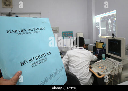 Tam Duc Herzklinik.  Doppler-Echokardiographie.  Ho-Chi-Minh-Stadt. Vietnam. Stockfoto
