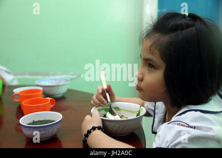 Vietnam.  Zentrum für blinde Kinder.  Mittagessen. Stockfoto