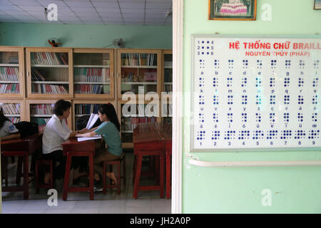 Vietnam.  Zentrum für blinde Kinder.  Vietnamesische Brailleschrift. Stockfoto