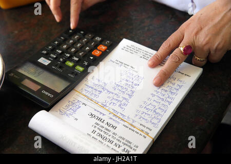 Traditionelle chinesische Medizin Apotheke.   Ho-Chi-Minh-Stadt. Vietnam. Stockfoto