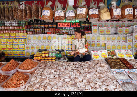 Vung Tau Fischmarkt.  Getrockneter Fisch zu verkaufen.  Vietnam. Stockfoto