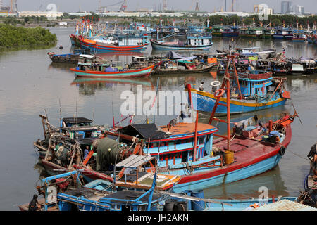 Angelboote/Fischerboote im Hafen von Vung Tau.  Vietnam. Stockfoto
