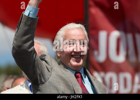 Dennis Skinner, Mitglied des Parlaments für Bolsover, Durham Bergarbeiter Gala im Stadt Durham, England. 133. Gala kamen 200.000 Menschen in Durha Stockfoto