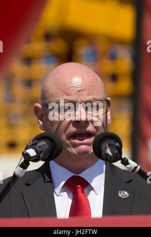 Steve Gillan, General Secretary fuer dem Gefängnis Offiziersgesellschaft anlässlich der Durham Bergarbeiter Gala in Durham City, England. 133. Gala e Stockfoto