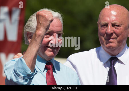 Dennis Skinner, Mitglied des Parlaments für Bolsover, Durham Bergarbeiter Gala im Stadt Durham, England. 133. Gala kamen 200.000 Menschen in Durha Stockfoto