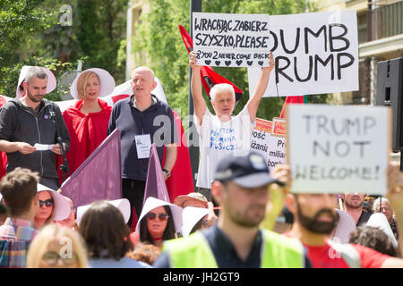 Warschau, Polen. 6. Juli 2017. Am 06.07.2017 protestierten mehrere Dutzend Menschen gegen Donald Trump in Warschau. · KEIN DRAHT-SERVICE · Foto: Jan A. Nicolas/Nicolas/Dpa/Alamy Live News Stockfoto