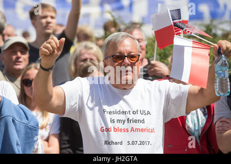 Warschau, Polen. 6. Juli 2017. Bei einem Protest gegen Donald Trump in Warschau auf 06.07.2017 polnischen Trump Fans zeigten ihre Solidarität mit dem amerikanischen Präsidenten. · KEIN DRAHT-SERVICE · Foto: Jan A. Nicolas/Nicolas/Dpa/Alamy Live News Stockfoto