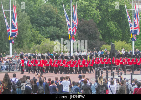 London, UK. 12. Juli 2017. Queens Garden bereiten für zeremonielle Welcom eof König Felipe und Königin Letizia als Gäste von ihrer Majestät Königin Elizabeth II an Buckingham Palast Credit: Amer Ghazzal/Alamy Live-Nachrichten Stockfoto