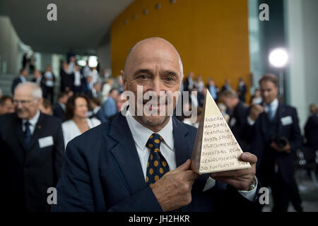 Berlin, Deutschland. 12. Juli 2017. Der ehemalige Ski-Star Christian Neureuther erhält die "Goldene Sportpyramide" für sein Lebenswerk in Berlin, Deutschland, 12. Juli 2017. Foto: Michael Kappeler/Dpa/Alamy Live News Stockfoto