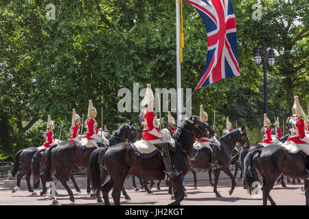 London, UK. 12. Juli 2017. Königin der Haushalt wachen auf dem Pferderücken Credit: Philip Pfund/Alamy Live News Stockfoto