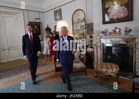 London, UK. 12. Juli 2017. Der Prince Of Wales und der Herzogin von Cornwall Grüße König Felipe VI und Letizia von Spanien besuchen Clarence House zu Beginn des Königs Staatsbesuch in Großbritannien. Bildnachweis: Gtres Información Más lokalen auf line,S.L./Alamy Live News Stockfoto