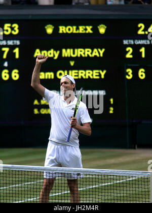 London, UK. 12. Juli 2017. Wimbledon Tennis: London feiert 12 Juli 2017 - Amerikaner Sam Querrey im Anschluss an seinen fünf Set Sieg über Andy Murray ihre Viertelfinale Match in Wimbledon am Mittwoch. Bildnachweis: Adam Stoltman/Alamy Live-Nachrichten Stockfoto
