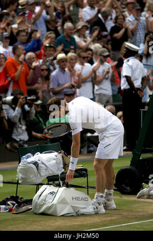 London, UK. 12. Juli 2017. Wimbledon Tennis: London, 12. Juli 2017 - Andy Murray nach seinen Viertelfinal-Niederlage gegen Amerikaner Sam Querrey in Wimbledon am Mittwoch. Bildnachweis: Adam Stoltman/Alamy Live-Nachrichten Stockfoto