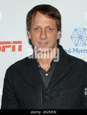 Tony Hawk nimmt am 3. Jährlichen Sports Humanitarian Year Awards LA LIVE NOVO Los Angeles im Juli 11,2017 Teil. Stockfoto