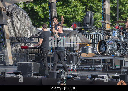 London, UK. 12. Juli 2017. Bastille, die live auf der F1 Live Veranstaltung am Trafalgar Square in London 12. Juli 2017. Stockfoto