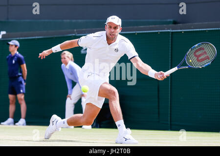 London, UK. 12. Juli 2017. Gilles Muller (LUX) Tennis: Gilles Muller von Luxemburg während der Herren Einzel Viertelfinale von Wimbledon Lawn Tennis Championships gegen Marin Cilic Kroatien bei den All England Lawn Tennis and Croquet Club in London, England. Bildnachweis: AFLO/Alamy Live-Nachrichten Stockfoto