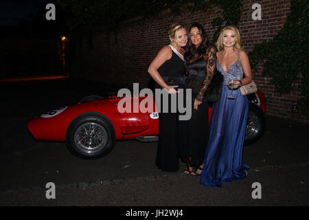 Hurlingham Club, London, England, UK. 12. Juli 2017. Georgia Toffolo - Made in Chelsea besuchen The Grand Prix Ball zog eine Vielzahl von hochkarätig besetzte Berühmtheitgäste letzte Nacht im Hurlingham Club, einschließlich der Formel-1-Fahrer sowie legendäre Formel-1-Autos. Gäste mischte sich unter die Elite Whist wird Enterained mit live-Auftritten von Award ausgezeichneten UK Künstler und DJs vor den britischen Grand Prix in Silverstone. Stockfoto