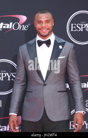 Los Angeles, Ca, USA. 12. Juli 2017. DAK Prescott an der 25. ESPY im Microsoft-Theatre in Los Angeles, Kalifornien am 12. Juli 2017. Bildnachweis: Faye lernen/Medien Punch/Alamy Live-Nachrichten Stockfoto