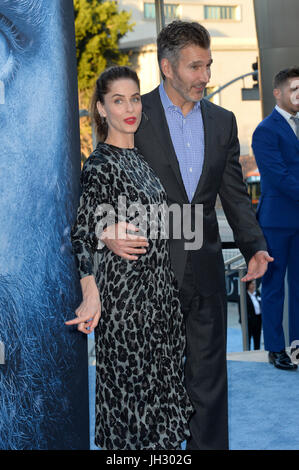 Los Angeles, USA. 12. Juli 2017. Schauspielerin Amanda Peet & Mann GoT Schöpfer und Executive Producer David Benioff bei der Saison sieben premiere für "Game of Thrones" bei der Walt Disney Concert Hall in Los Angeles Bildnachweis: Sarah Stewart/Alamy Live News Stockfoto
