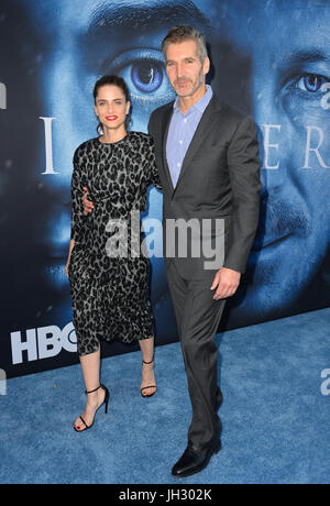 Los Angeles, USA. 12. Juli 2017. Schauspielerin Amanda Peet & Mann GoT Schöpfer und Executive Producer David Benioff bei der Saison sieben premiere für "Game of Thrones" bei der Walt Disney Concert Hall in Los Angeles Bild: Sarah Stewart/Alamy Live News Stockfoto