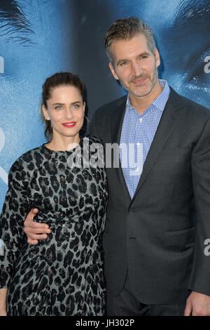 Los Angeles, USA. 12. Juli 2017. Schauspielerin Amanda Peet & Mann GoT Schöpfer und Executive Producer David Benioff bei der Saison sieben premiere für "Game of Thrones" bei der Walt Disney Concert Hall in Los Angeles Bild: Sarah Stewart/Alamy Live News Stockfoto