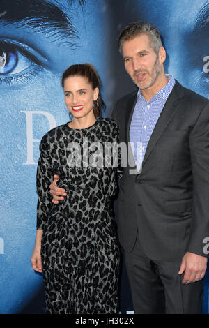 Los Angeles, USA. 12. Juli 2017. Schauspielerin Amanda Peet & Mann GoT Schöpfer und Executive Producer David Benioff bei der Saison sieben premiere für "Game of Thrones" bei der Walt Disney Concert Hall in Los Angeles Bild: Sarah Stewart/Alamy Live News Stockfoto