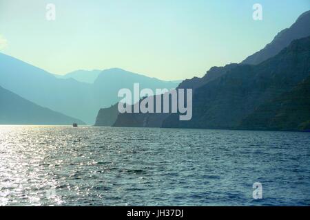 Bootsfahrt auf Khor Asche Sham, Musandam, Oman Stockfoto