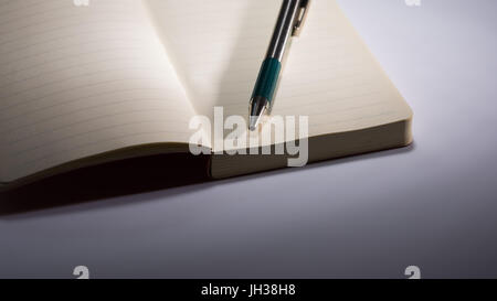 Notizblock und Stift Stockfoto