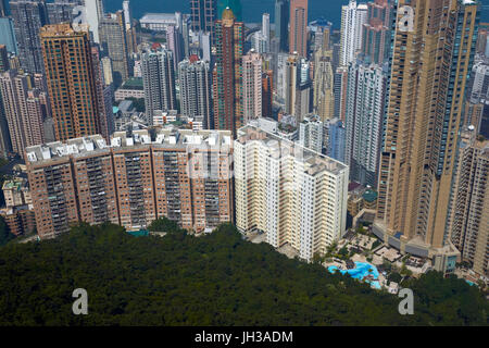 High-Rise Wohnblöcke in der Stadt von Hong Kong, China Stockfoto