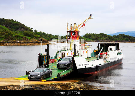 Caledionian MacBrayne Autofähre, "Isle of Cumbrae" Entladen in Tarbert, Loch Fyne, Schottland Stockfoto