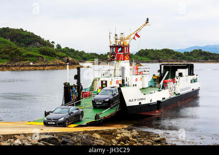 Caledionian MacBrayne Autofähre, "Isle of Cumbrae" Entladen in Tarbert, Loch Fyne, Schottland Stockfoto