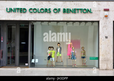 Kleidung Shop-Schaufenster "United Colors of Benetton" Stockfoto