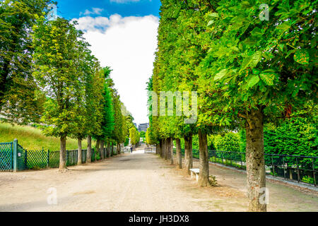 Schöne Aussicht vom Parc de Saint-Cloud. Es ist einer der schönsten Gärten Europas, und 2005 wurde der Park mit Dem Status "Beachtlicher Garten" ausgezeichnet. Stockfoto