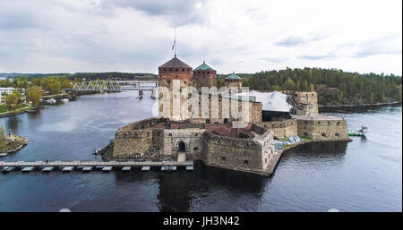 Luftaufnahme der mittelalterlichen Burg Olavinlinna in Savonlinna, Savo, Finnland Stockfoto