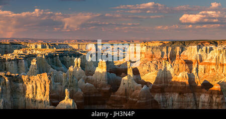 Coal Mine Canyon bei Sonnenuntergang, nicht weit von Tuba City, in der Nord-östlichen Teil von Arizona, USA Stockfoto