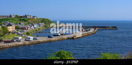 Angelboote/Fischerboote im Hafen an der Mündung des Flusses Helmsdale, Sutherland, Schottisches Hochland, Schottland, UK Stockfoto