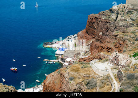 Der kleine Fischerhafen ammoudi unterhalb von Oia, Santorin, Kykladen, aegaeis, Griechenland, Mittelmeer, Europa | Der kleine Fischerhafen ammoudi b Stockfoto