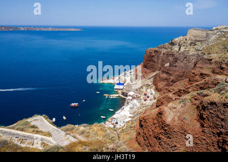 Der kleine Fischerhafen ammoudi unterhalb von Oia, Santorin, Kykladen, aegaeis, Griechenland, Mittelmeer, Europa | Der kleine Fischerhafen ammoudi b Stockfoto